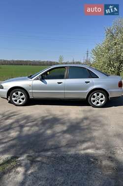 Седан Audi A4 1995 в 