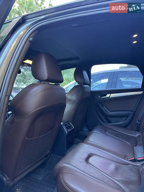Седан Audi A4 2012 в Великом Березном