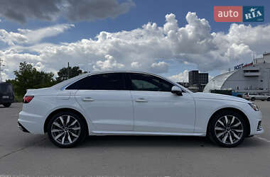 Седан Audi A4 2021 в 