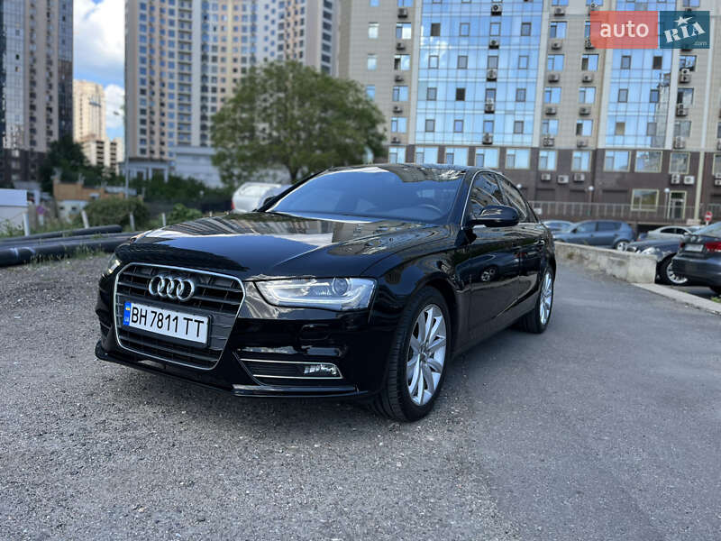 Седан Audi A4 2013 в 