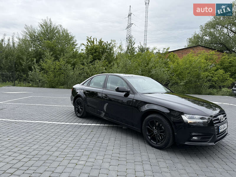 Седан Audi A4 2013 в Киеве