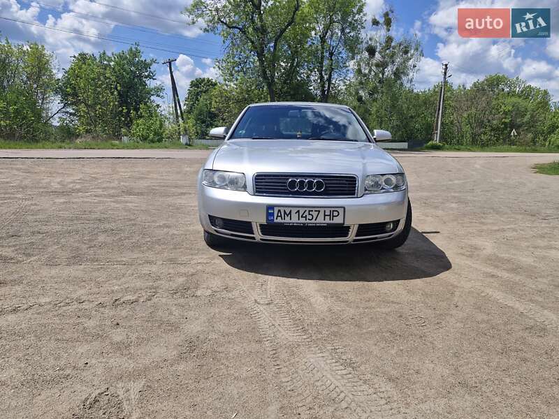 Седан Audi A4 2004 в Коростене
