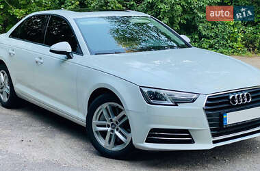 Седан Audi A4 2016 в Киеве