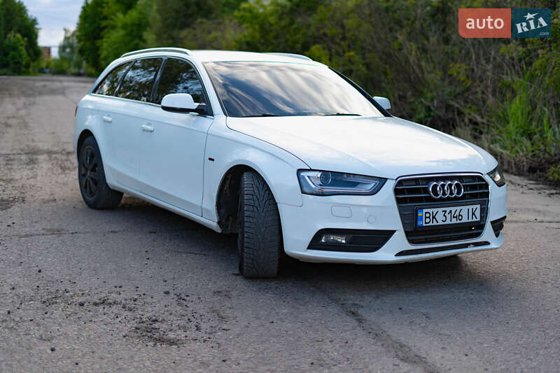 Универсал Audi A4 2012 в Новояворовске