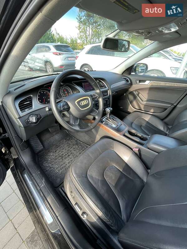 Седан Audi A4 2013 в Львові