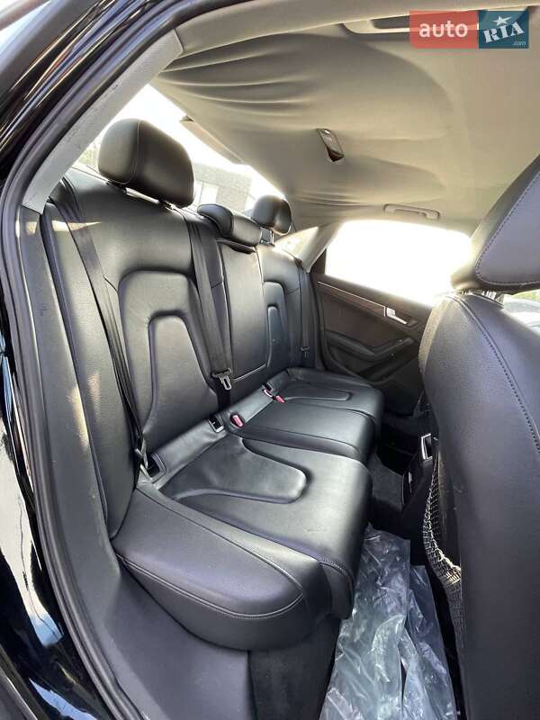 Седан Audi A4 2013 в Львові