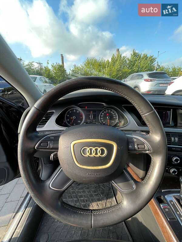Седан Audi A4 2013 в Львові