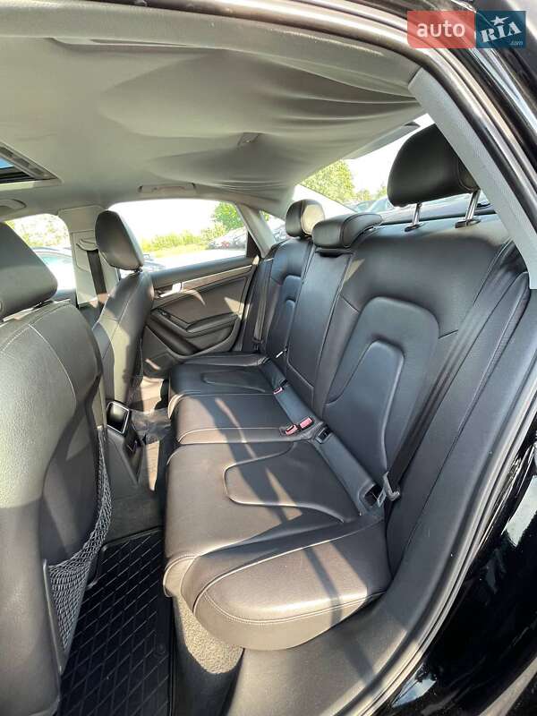 Седан Audi A4 2013 в Львові