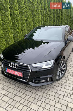 Седан Audi A4 2018 в Самборе
