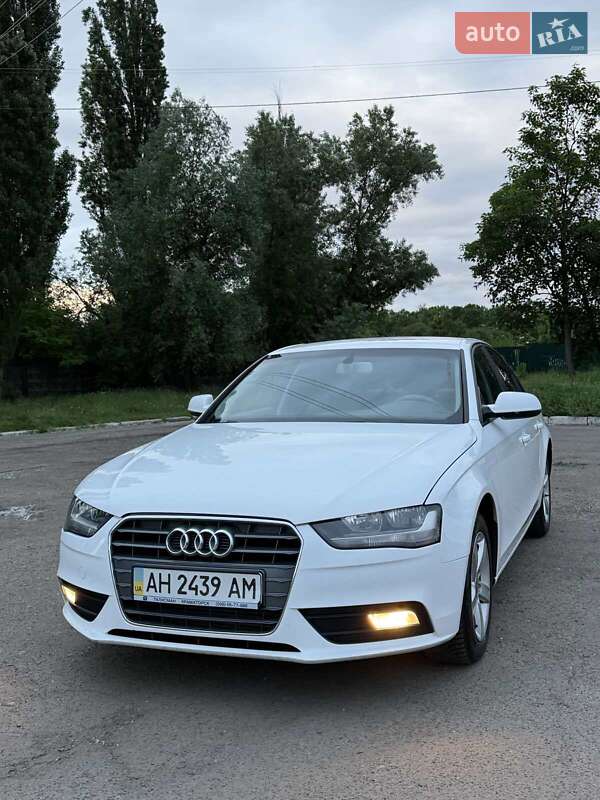 Седан Audi A4 2013 в Киеве