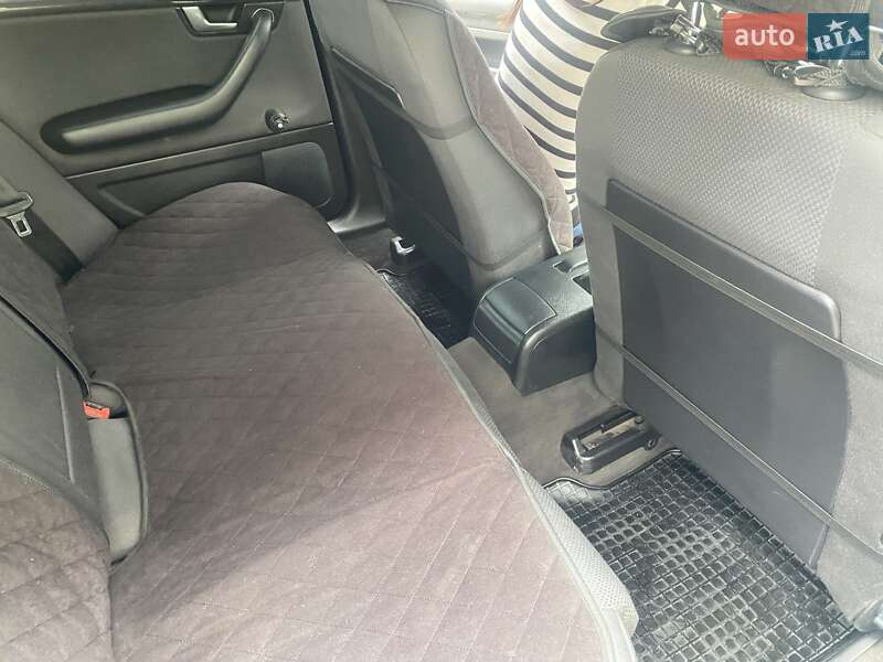 Седан Audi A4 2002 в Гайсине