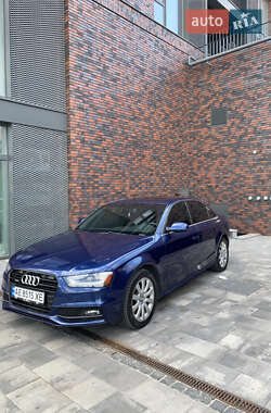 Седан Audi A4 2014 в 