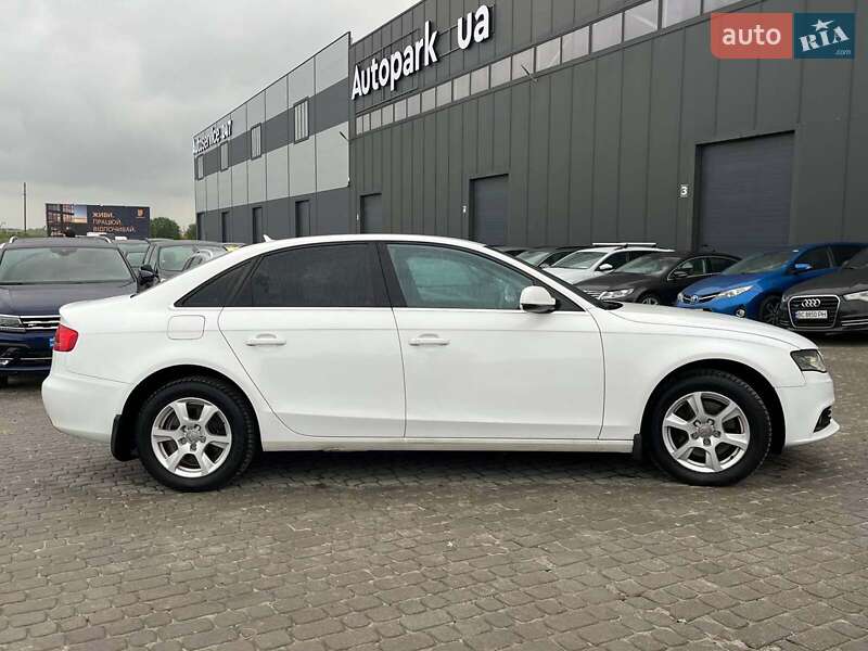 Седан Audi A4 2010 в Львове