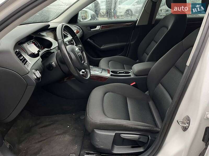 Седан Audi A4 2010 в Львове