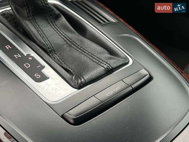 Седан Audi A4 2010 в Львове