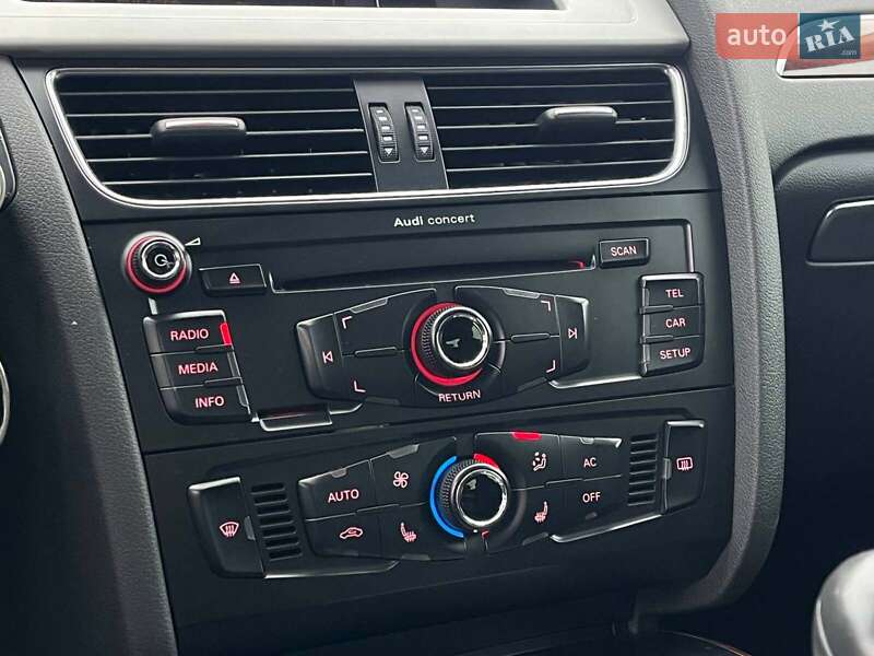 Седан Audi A4 2010 в Львове