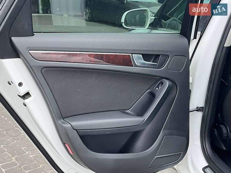 Седан Audi A4 2010 в Львове