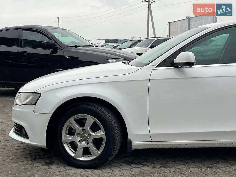 Седан Audi A4 2010 в Львове