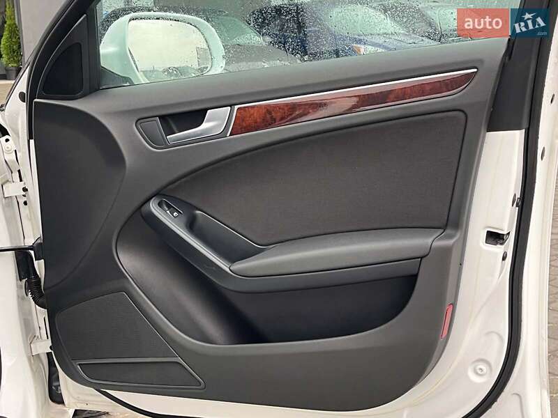 Седан Audi A4 2010 в Львове