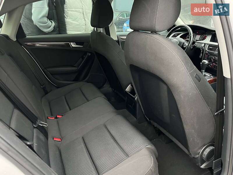 Седан Audi A4 2010 в Львове