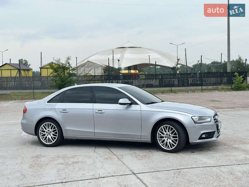 Седан Audi A4 2014 в Киеве