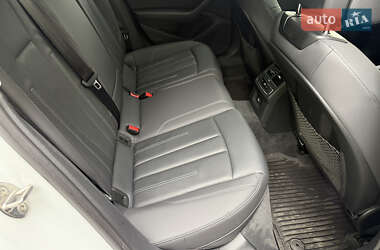 Седан Audi A4 2020 в 