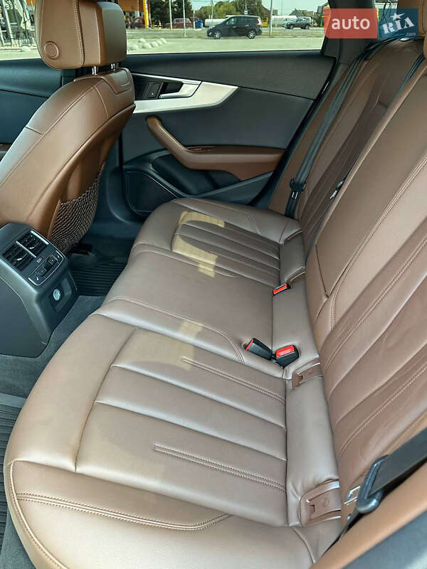 Седан Audi A4 2016 в Мукачево