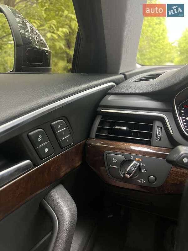 Седан Audi A4 2019 в Днепре