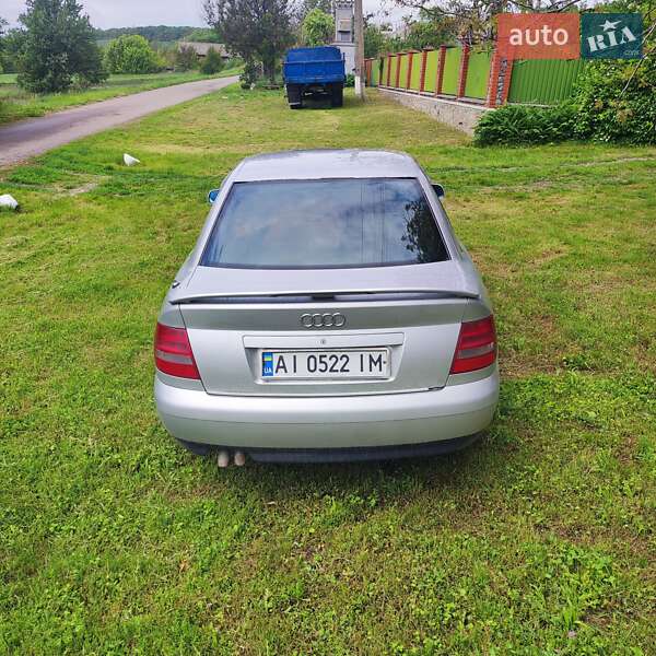Седан Audi A4 2000 в Богуславе