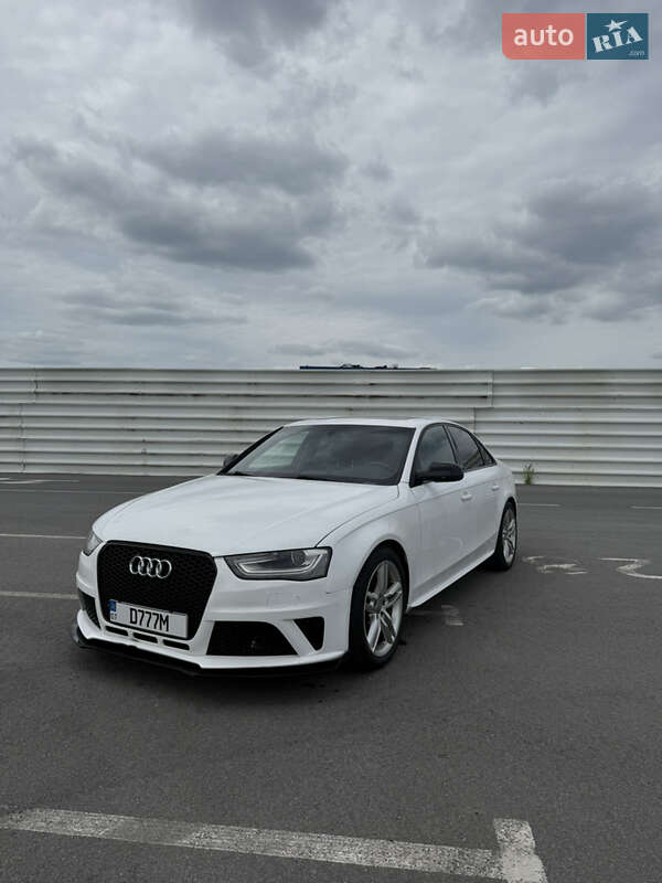 Седан Audi A4 2015 в 