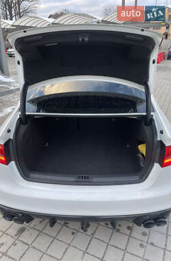 Седан Audi A4 2015 в 