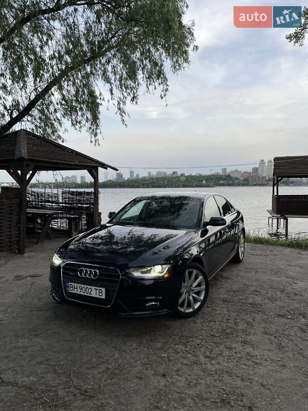 Седан Audi A4 2013 в 