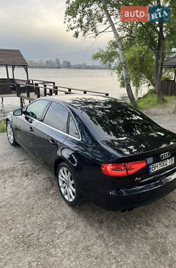Седан Audi A4 2013 в 