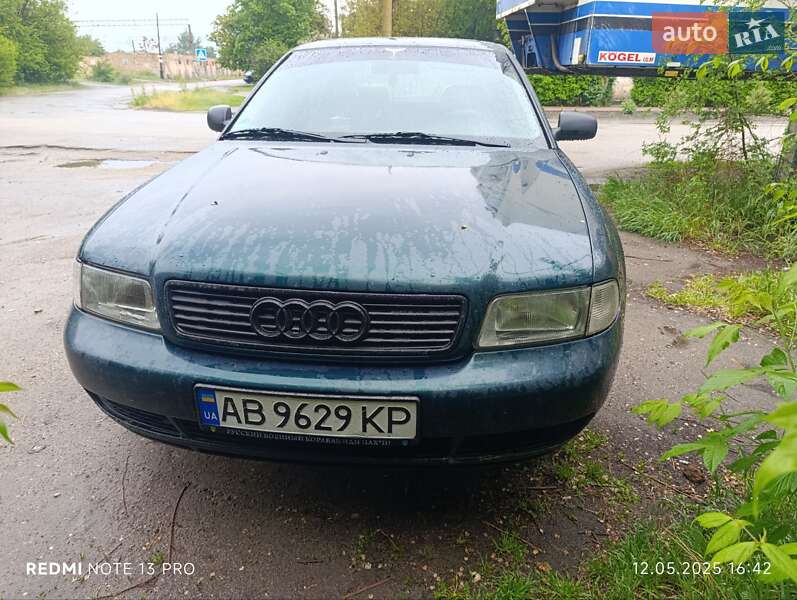 Седан Audi A4 1996 в Вольнянске