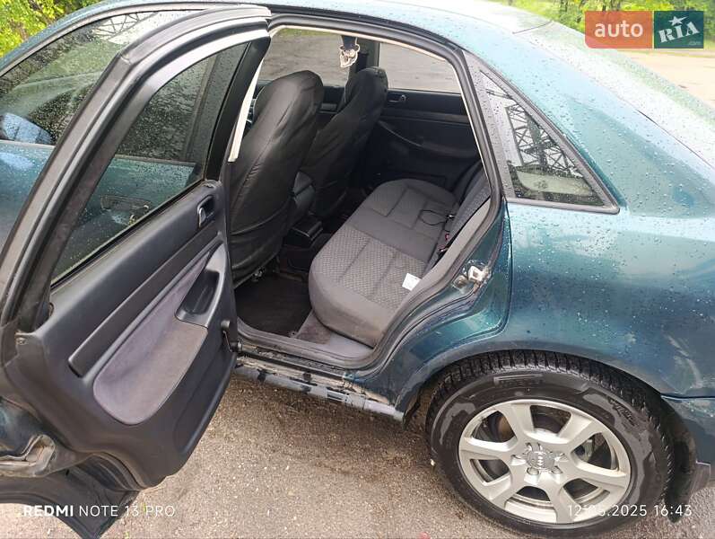 Седан Audi A4 1996 в Вольнянске