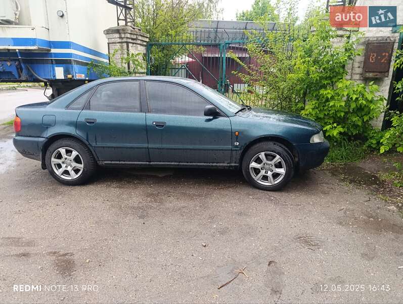 Седан Audi A4 1996 в Вольнянске
