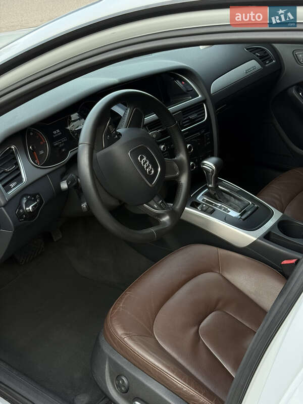 Седан Audi A4 2012 в Сумах