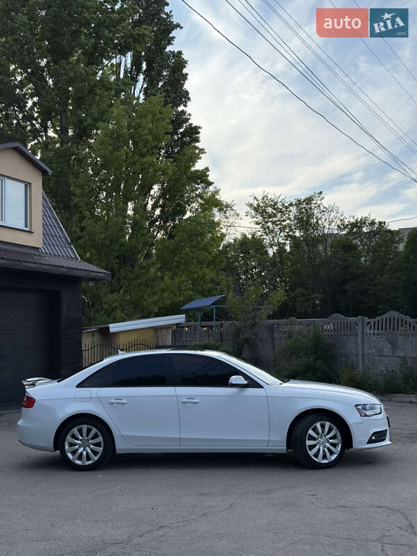Седан Audi A4 2012 в Сумах