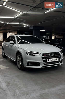 Седан Audi A4 2016 в 