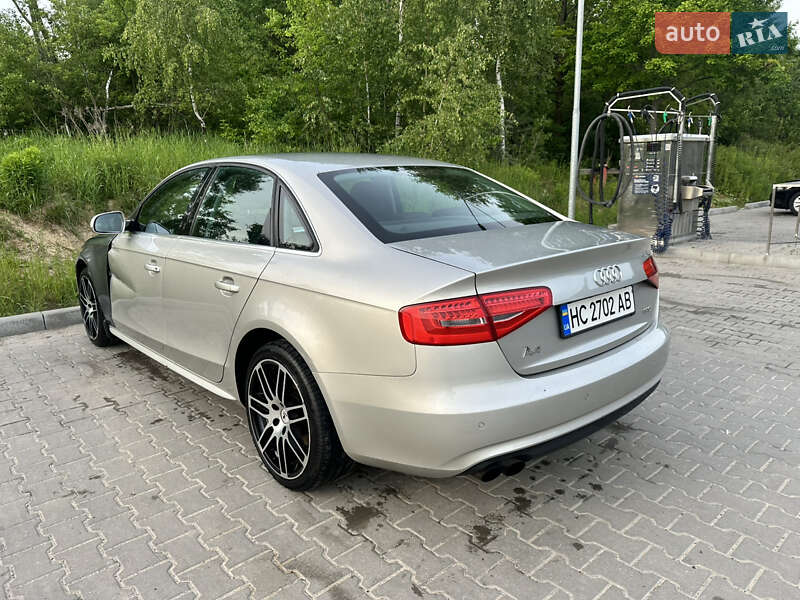 Седан Audi A4 2012 в Львове