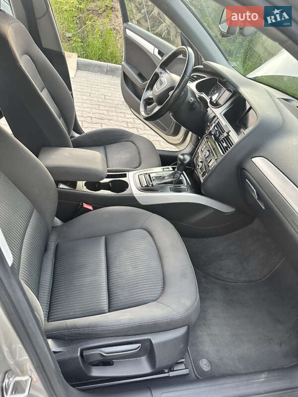 Седан Audi A4 2012 в Львове