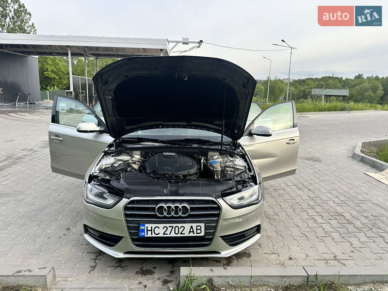 Седан Audi A4 2012 в Львове