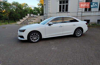 Седан Audi A4 2021 в 