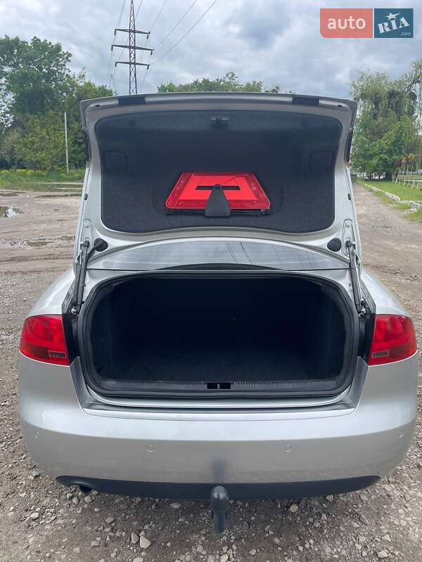 Седан Audi A4 2006 в Вараше