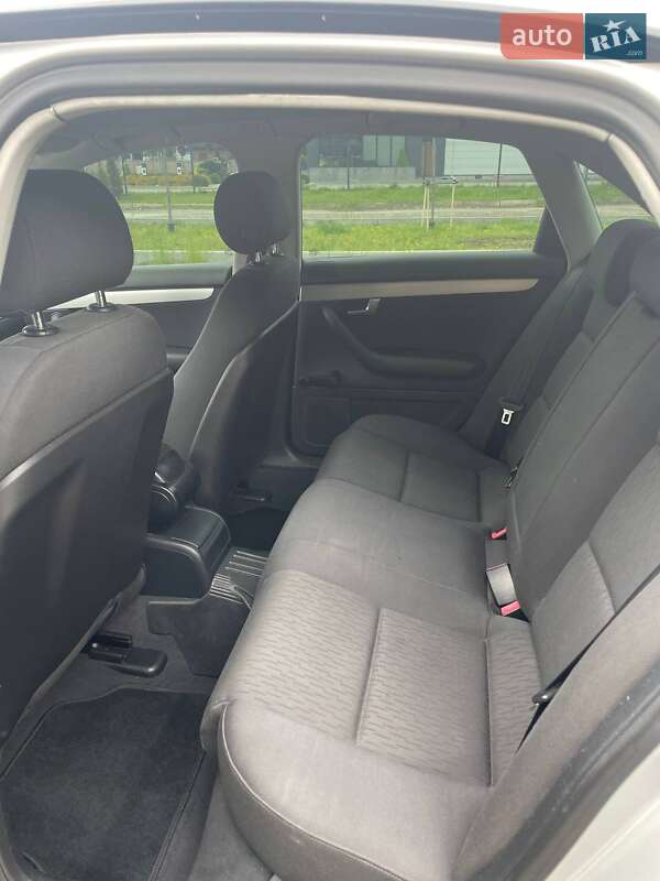 Седан Audi A4 2006 в Вараше