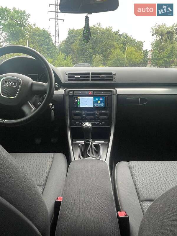 Седан Audi A4 2006 в Вараше