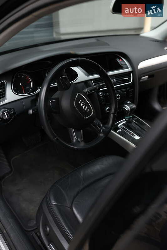 Седан Audi A4 2014 в Львове