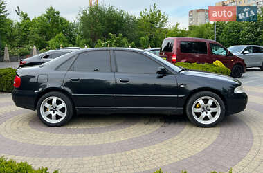 Седан Audi A4 2000 в 