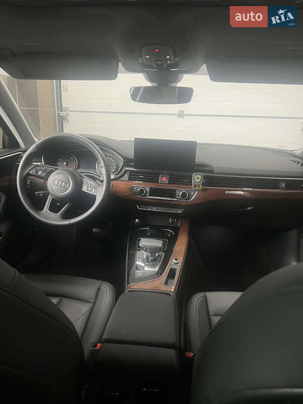 Седан Audi A4 2023 в Львове
