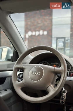 Седан Audi A4 2001 в 